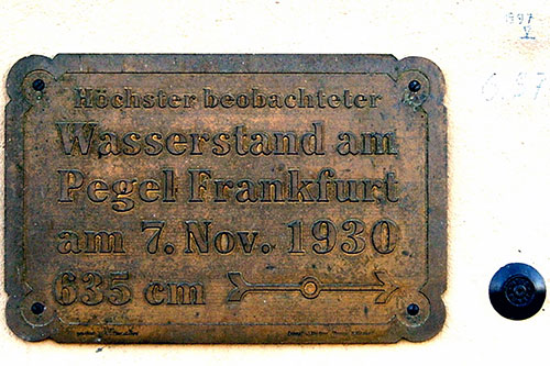 Pegelmarke Frankfurt (Oder) von 1930, Foto 2006